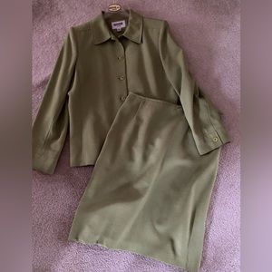 Kasper 2 pc suit size 12 petite bright green